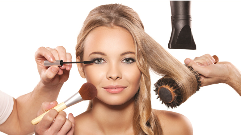 Si të transformosh grimin e ditës në atë të mbrëmjes